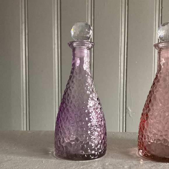 NWT Trio of Pastel Color Pebbled Glass Decorative Bottles w/ Crystal 💎 Tops - Picture 4 of 17